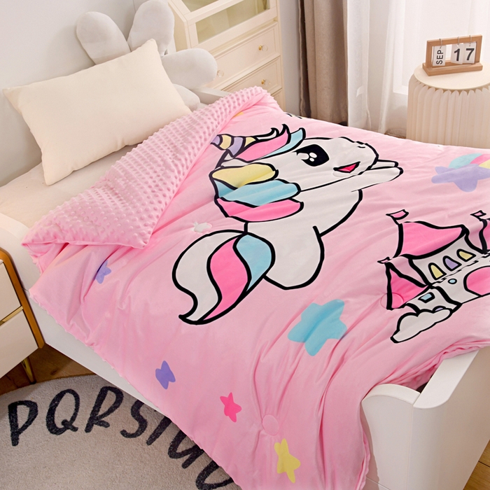 91家纺网 家纺一手货源 找家纺 萌宝家纺 2025新款可拆洗A类儿童豆豆绒大豆冬被儿童婴儿绒春秋被安抚被被子被芯 小马