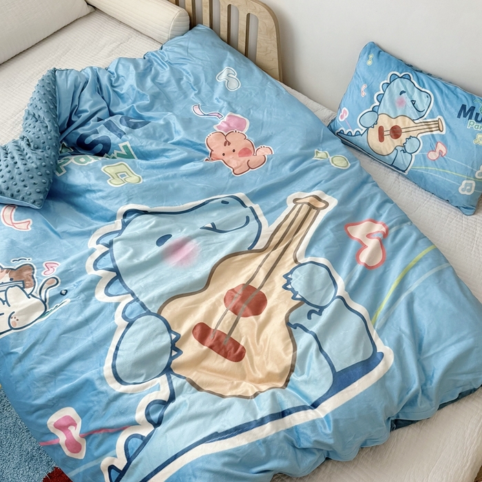 91家纺网 家纺一手货源 找家纺 萌宝家纺 2025新款可拆洗A类儿童豆豆绒大豆冬被儿童婴儿绒春秋被安抚被被子被芯 音乐恐龙