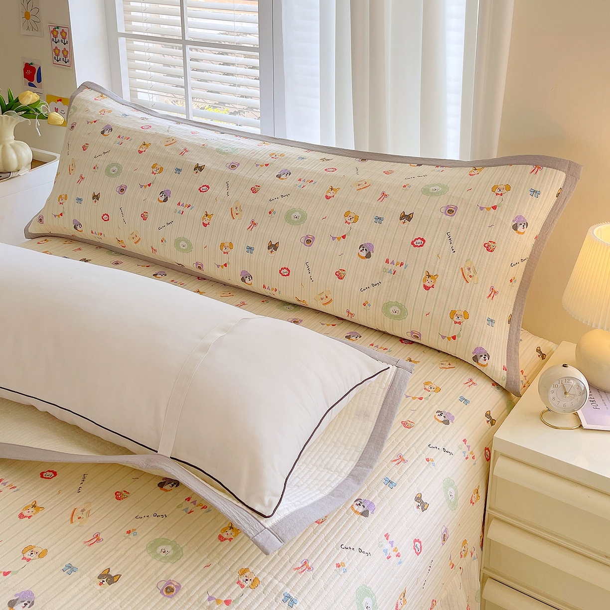 91家纺网 家纺一手货源 找家纺 雨彤家纺 2025新款A类双层纱夹棉双人枕巾 童趣涂鸦