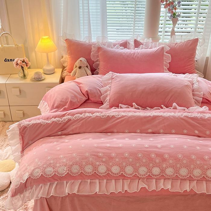 91家纺网 家纺一手货源 找家纺 唐人居 2025新款法式蕾丝花边宝宝绒四件套--安妮系列 安妮-樱桃粉