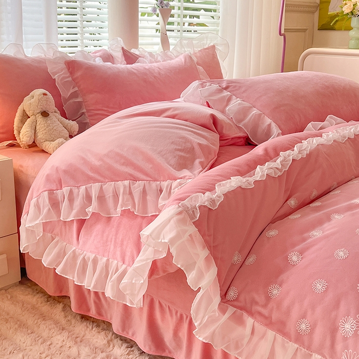 91家纺网 家纺一手货源 找家纺 唐人居 2025新款法式蕾丝花边宝宝绒四件套--安妮系列 安妮-樱桃粉