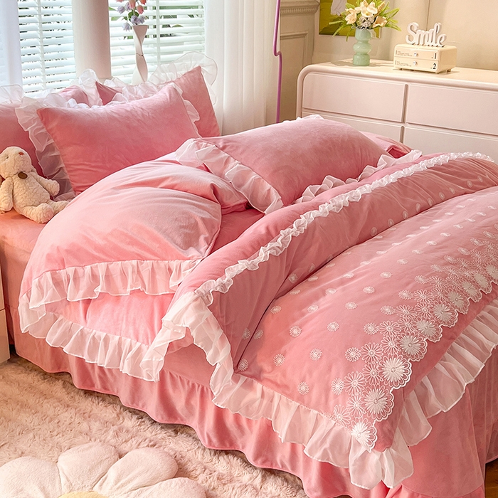 91家纺网 家纺一手货源 找家纺 唐人居 2025新款法式蕾丝花边宝宝绒四件套--安妮系列 安妮-樱桃粉