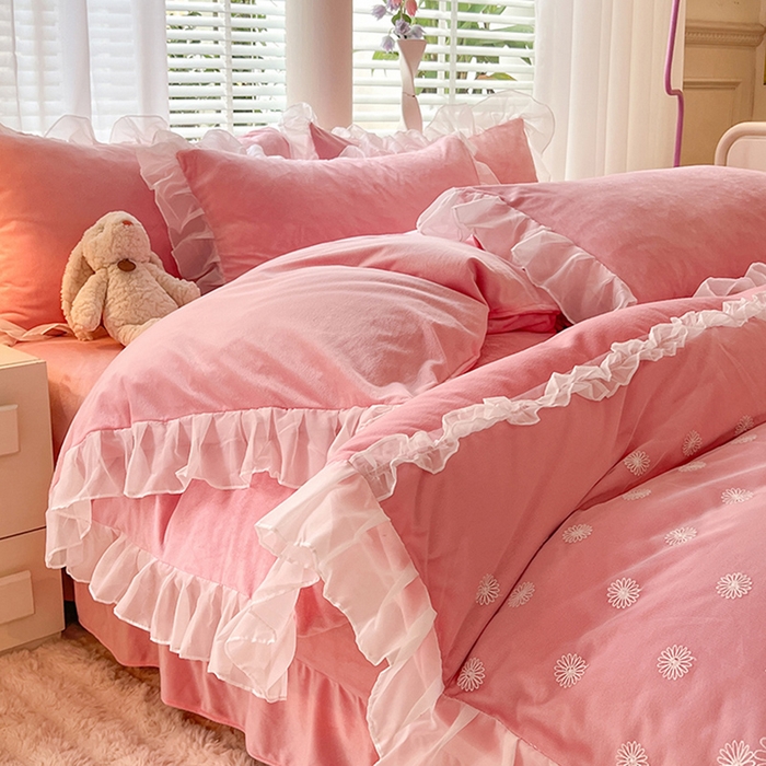 91家纺网 家纺一手货源 找家纺 唐人居 2025新款法式蕾丝花边宝宝绒四件套--安妮系列 安妮-樱桃粉