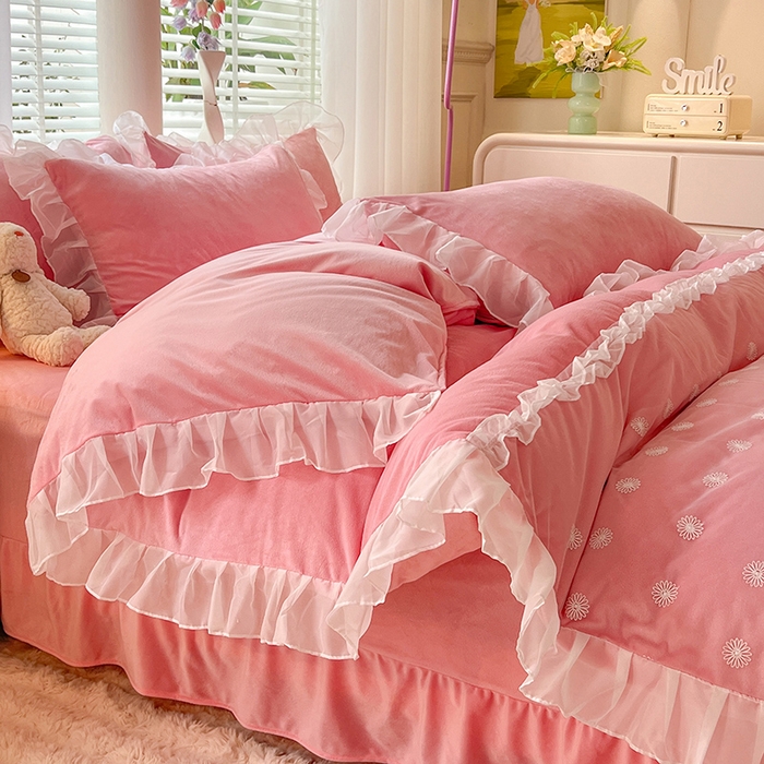 91家纺网 家纺一手货源 找家纺 唐人居 2025新款法式蕾丝花边宝宝绒四件套--安妮系列 安妮-樱桃粉