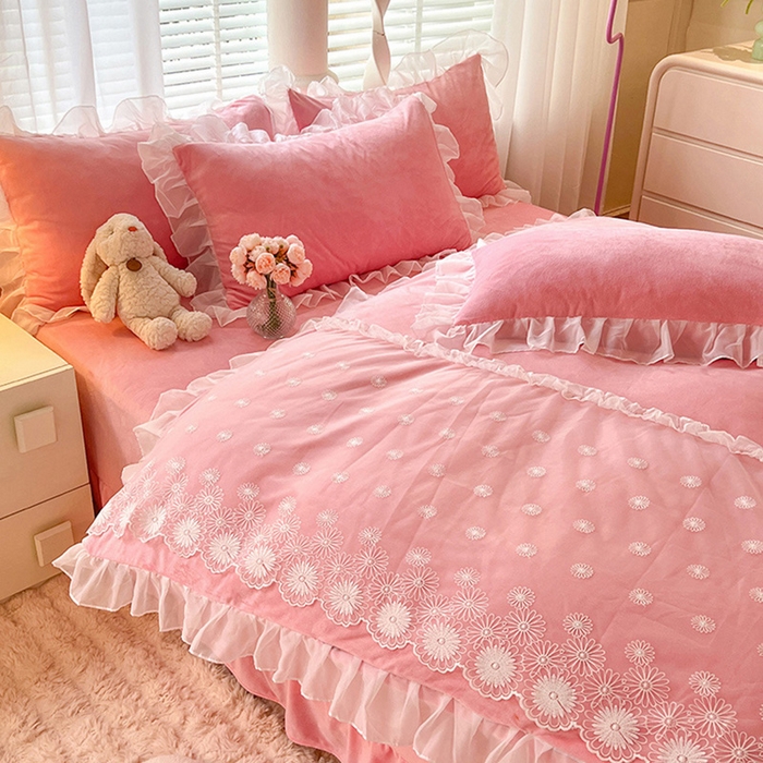 91家纺网 家纺一手货源 找家纺 唐人居 2025新款法式蕾丝花边宝宝绒四件套--安妮系列 安妮-樱桃粉