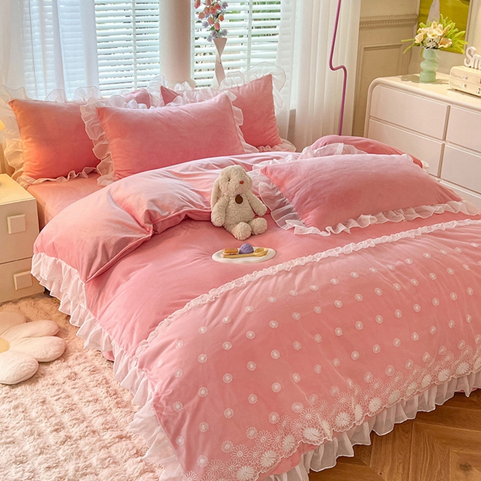 91家纺网 家纺一手货源 找家纺 唐人居 2025新款法式蕾丝花边宝宝绒四件套--安妮系列 安妮-樱桃粉