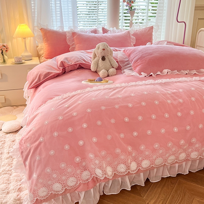 91家纺网 家纺一手货源 找家纺 唐人居 2025新款法式蕾丝花边宝宝绒四件套--安妮系列 安妮-樱桃粉