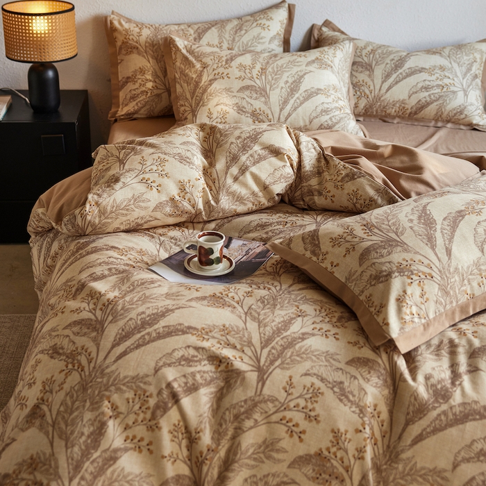 91家纺网 家纺一手货源 找家纺 千朵森 2025新款全棉拼角印花磨毛四件套 花韵