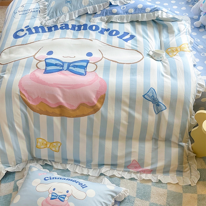 91家纺网 家纺一手货源 找家纺 2025新款大版三丽鸥系列 纯棉床单全棉床裙学生三四件套 花边款 领带玉桂狗-白花边