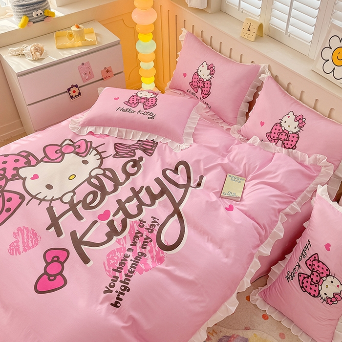 91家纺网 家纺一手货源 找家纺 2025新款大版三丽鸥系列 纯棉床单全棉床裙学生三四件套 花边款 花边款-凯蒂宝贝