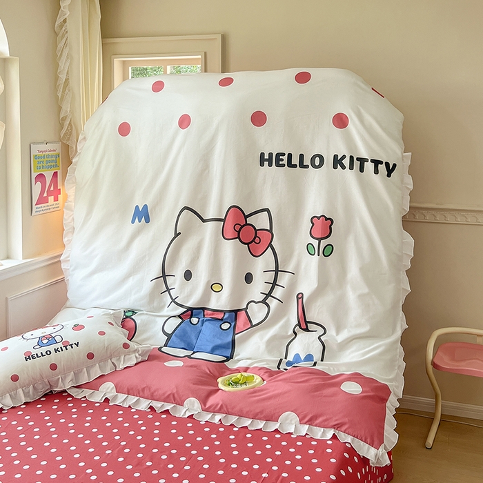 91家纺网 家纺一手货源 找家纺 2025新款大版三丽鸥系列 纯棉床单全棉床裙学生三四件套 花边款 大版花边-苹果KT