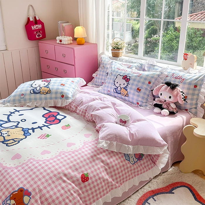 91家纺网 家纺一手货源 找家纺 2025新款大版三丽鸥系列 纯棉床单全棉床裙学生三四件套 花边款 奶油凯蒂猫-白花边