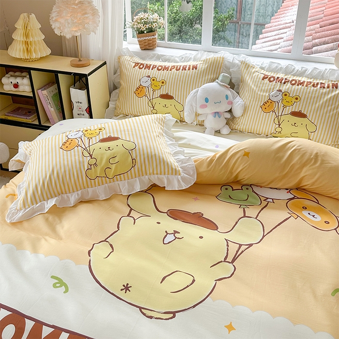 91家纺网 家纺一手货源 找家纺 2025新款大版三丽鸥系列 纯棉床单全棉床裙学生三四件套 花边款 奶黄包布丁狗-白花边