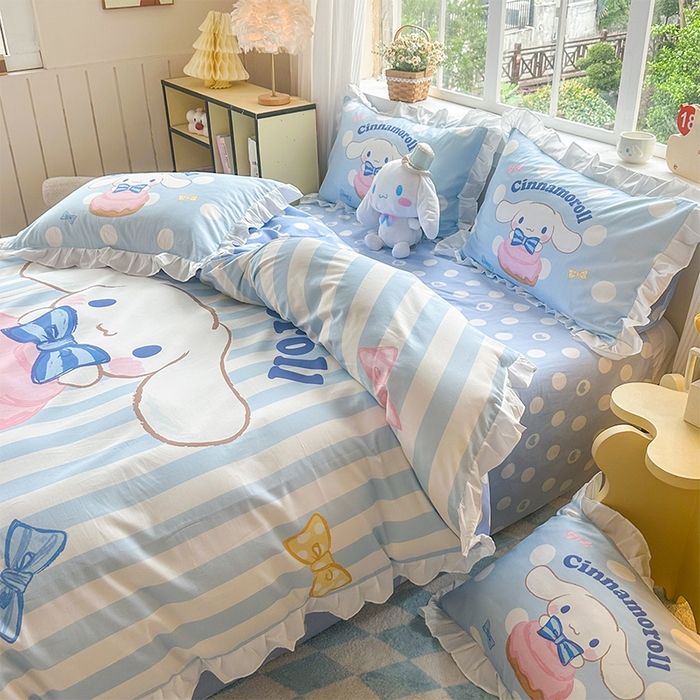 91家纺网 家纺一手货源 找家纺 2025新款大版三丽鸥系列 纯棉床单全棉床裙学生三四件套 花边款 领带玉桂狗-白花边