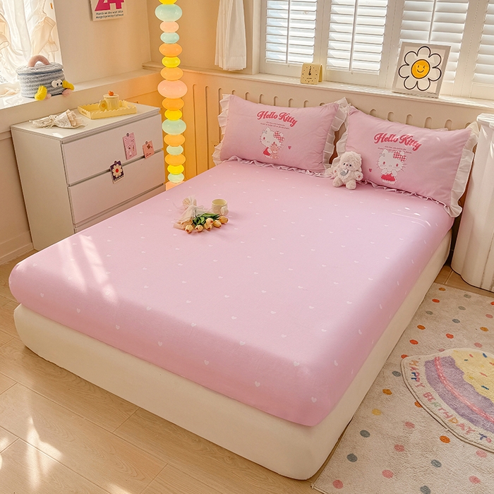 91家纺网 家纺一手货源 找家纺 2025新款大版三丽鸥系列 纯棉床单全棉床裙学生三四件套 花边款 花边款-心动凯蒂