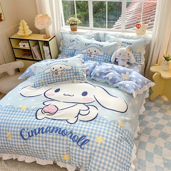 91家纺网 家纺一手货源 找家纺 2025新款大版三丽鸥系列 纯棉床单全棉床裙学生三四件套 花边款 奶芙玉桂狗-白花边