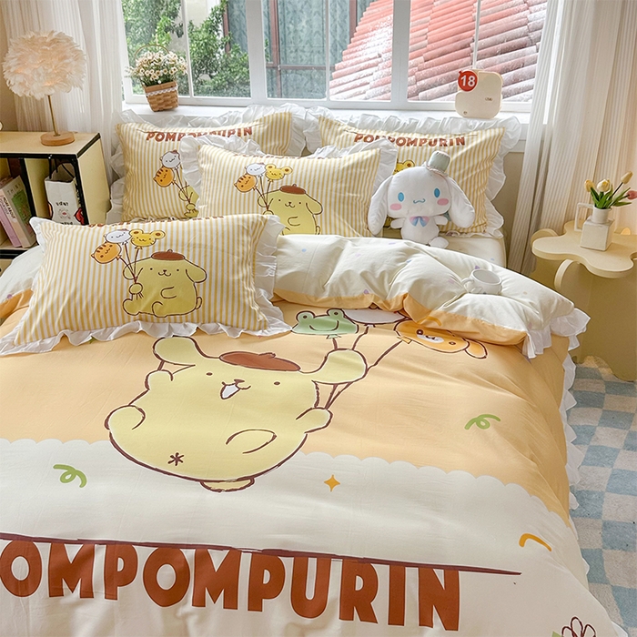 91家纺网 家纺一手货源 找家纺 2025新款大版三丽鸥系列 纯棉床单全棉床裙学生三四件套 花边款 奶黄包布丁狗-白花边