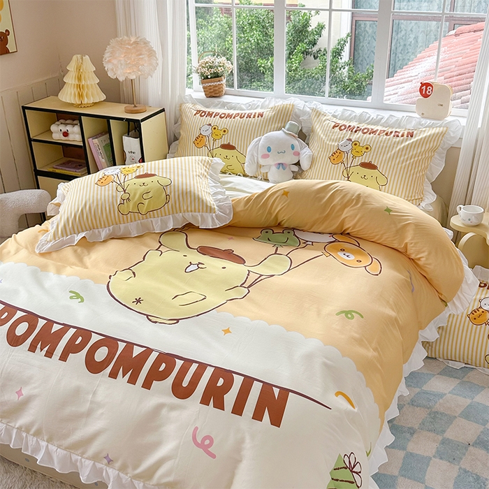 91家纺网 家纺一手货源 找家纺 2025新款大版三丽鸥系列 纯棉床单全棉床裙学生三四件套 花边款 奶黄包布丁狗-白花边