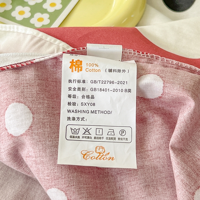 91家纺网 家纺一手货源 找家纺 2025新款大版三丽鸥系列 纯棉床单全棉床裙学生三四件套 花边款 大版花边-苹果KT