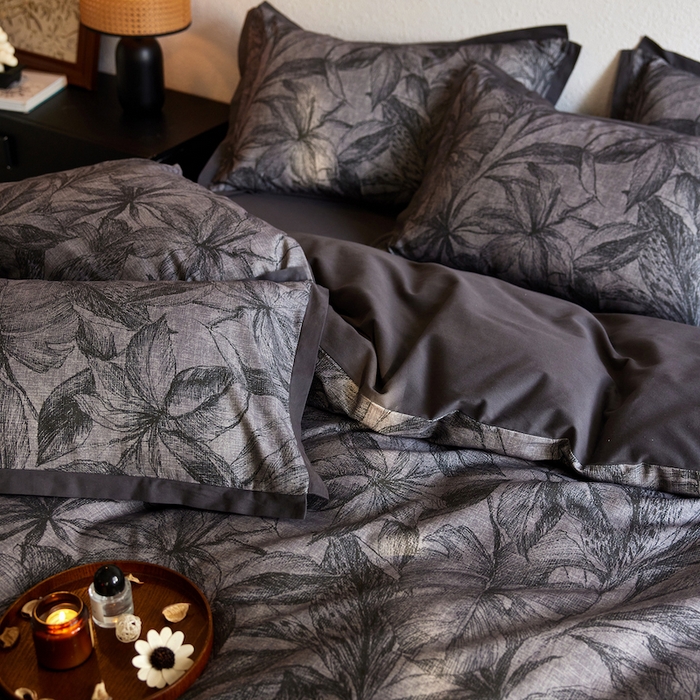 91家纺网 家纺一手货源 找家纺 千朵森 2025新款全棉拼角印花磨毛四件套 黛叶