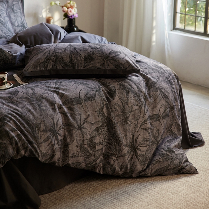 91家纺网 家纺一手货源 找家纺 千朵森 2025新款全棉拼角印花磨毛四件套 黛叶