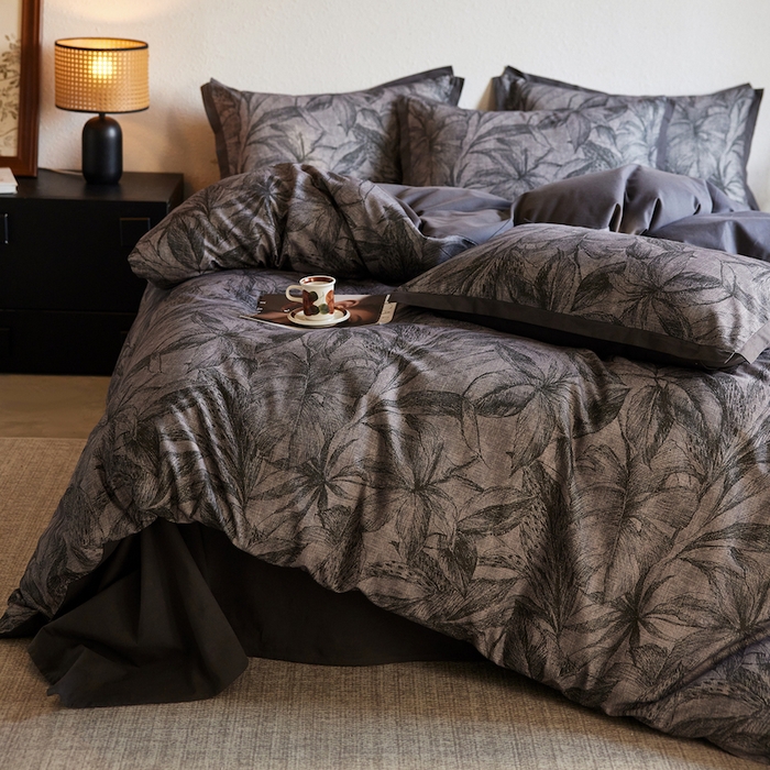 91家纺网 家纺一手货源 找家纺 千朵森 2025新款全棉拼角印花磨毛四件套 黛叶