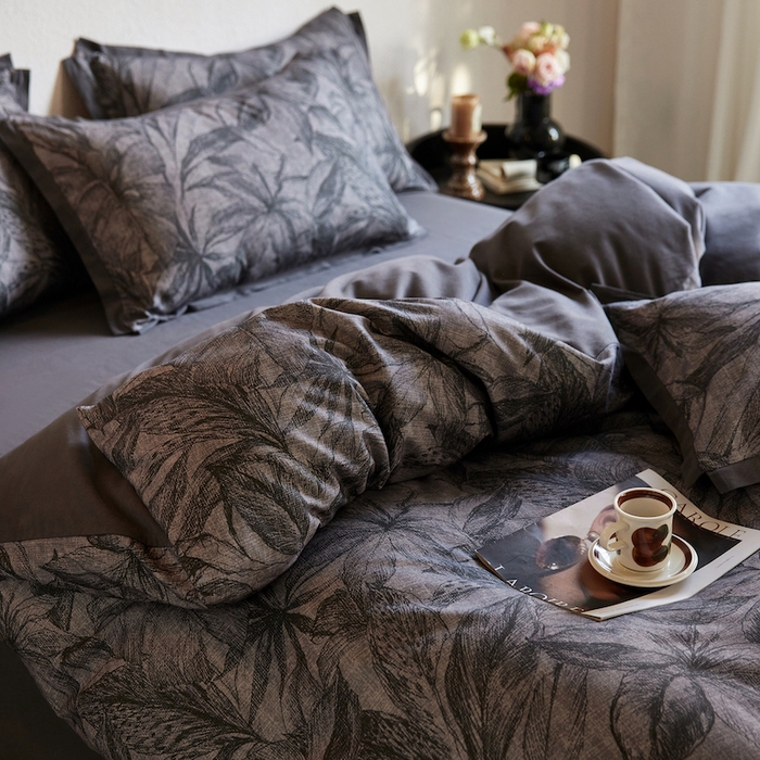 91家纺网 家纺一手货源 找家纺 千朵森 2025新款全棉拼角印花磨毛四件套 黛叶