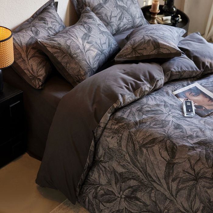 91家纺网 家纺一手货源 找家纺 千朵森 2025新款全棉拼角印花磨毛四件套 黛叶