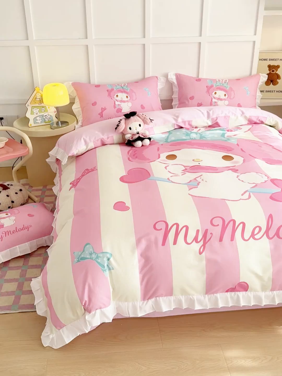 91家纺网 家纺一手货源 找家纺 2025新款大版三丽鸥系列 纯棉床单全棉床裙学生三四件套 花边款 大版花边-甜心美乐蒂