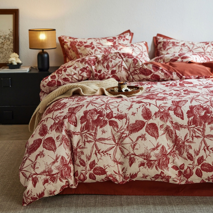 91家纺网 家纺一手货源 找家纺 千朵森 2025新款全棉拼角印花磨毛四件套 红蔓