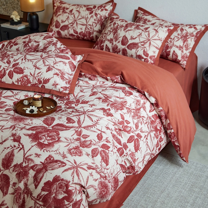 91家纺网 家纺一手货源 找家纺 千朵森 2025新款全棉拼角印花磨毛四件套 红蔓