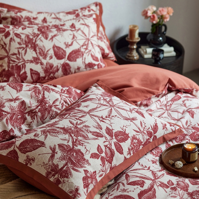 91家纺网 家纺一手货源 找家纺 千朵森 2025新款全棉拼角印花磨毛四件套 红蔓