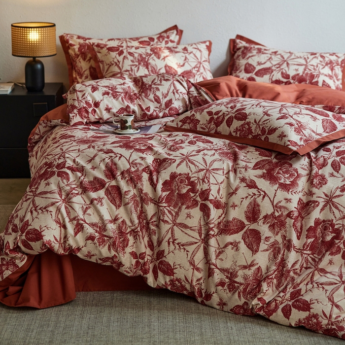 91家纺网 家纺一手货源 找家纺 千朵森 2025新款全棉拼角印花磨毛四件套 红蔓