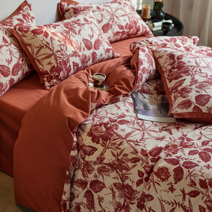 91家纺网 家纺一手货源 找家纺 千朵森 2025新款全棉拼角印花磨毛四件套 红蔓