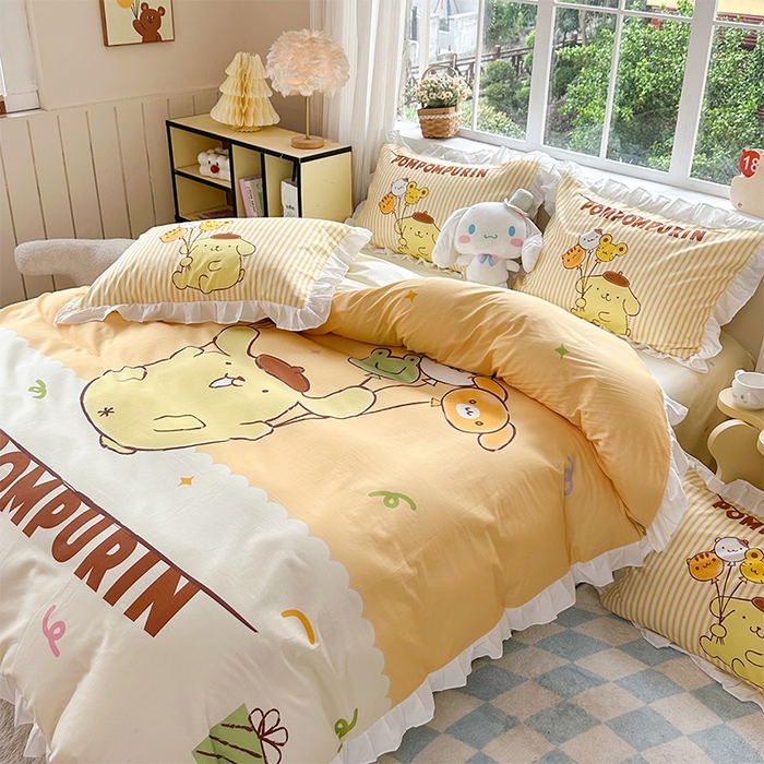 91家纺网 家纺一手货源 找家纺 2025新款大版三丽鸥系列 纯棉床单全棉床裙学生三四件套 花边款 奶黄包布丁狗-白花边