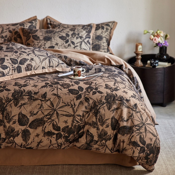 91家纺网 家纺一手货源 找家纺 千朵森 2025新款全棉拼角印花磨毛四件套 墨绘