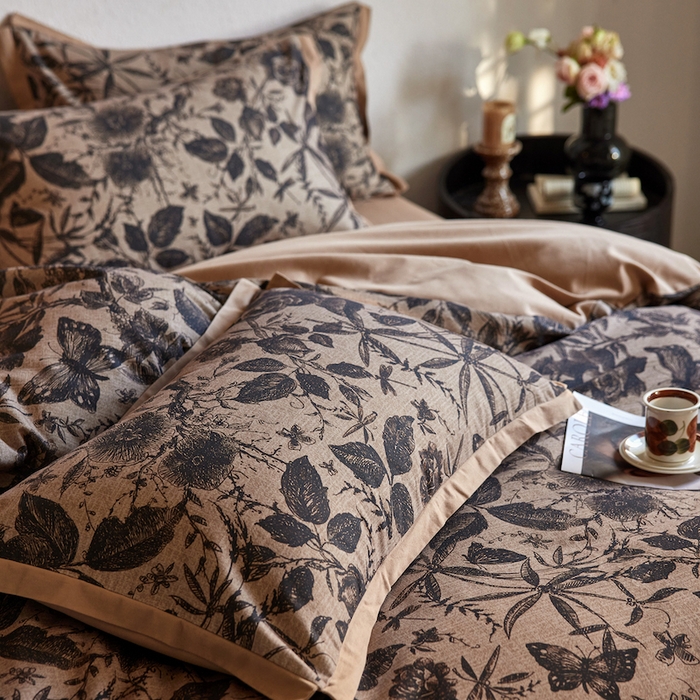 91家纺网 家纺一手货源 找家纺 千朵森 2025新款全棉拼角印花磨毛四件套 墨绘