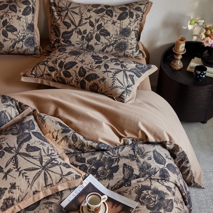 91家纺网 家纺一手货源 找家纺 千朵森 2025新款全棉拼角印花磨毛四件套 墨绘