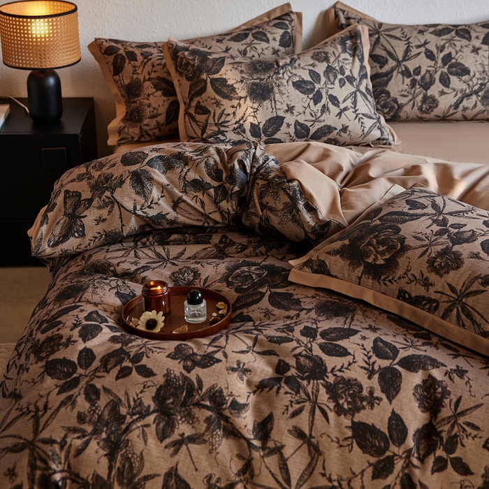 91家纺网 家纺一手货源 找家纺 千朵森 2025新款全棉拼角印花磨毛四件套 墨绘