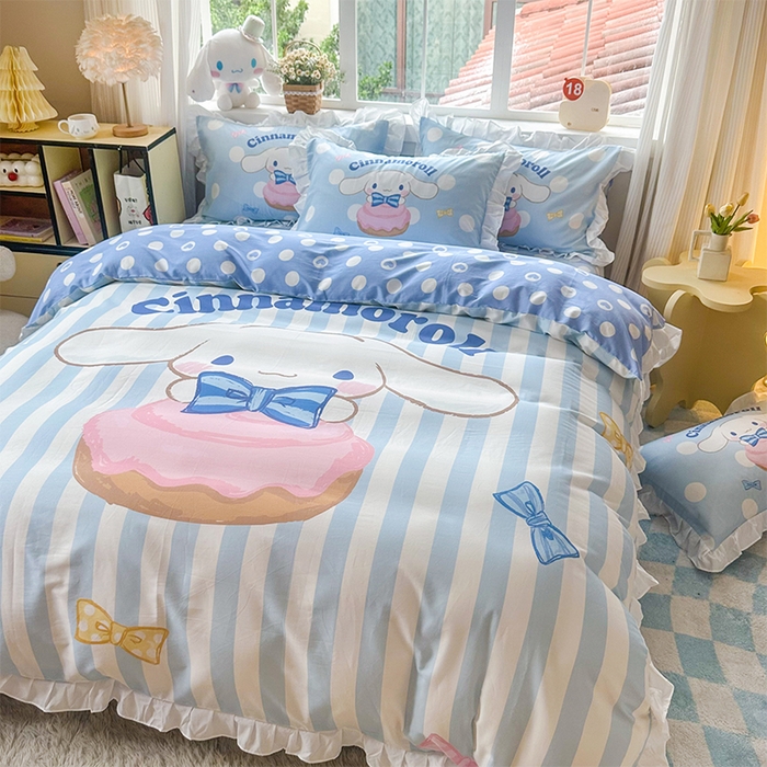 91家纺网 家纺一手货源 找家纺 2025新款大版三丽鸥系列 纯棉床单全棉床裙学生三四件套 花边款 领带玉桂狗-白花边