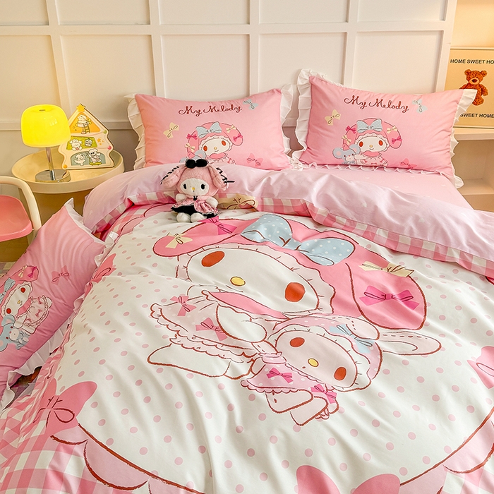 91家纺网 家纺一手货源 找家纺 2025新款大版三丽鸥系列 纯棉床单全棉床裙学生三四件套 花边款 大版花边-玩偶美乐蒂