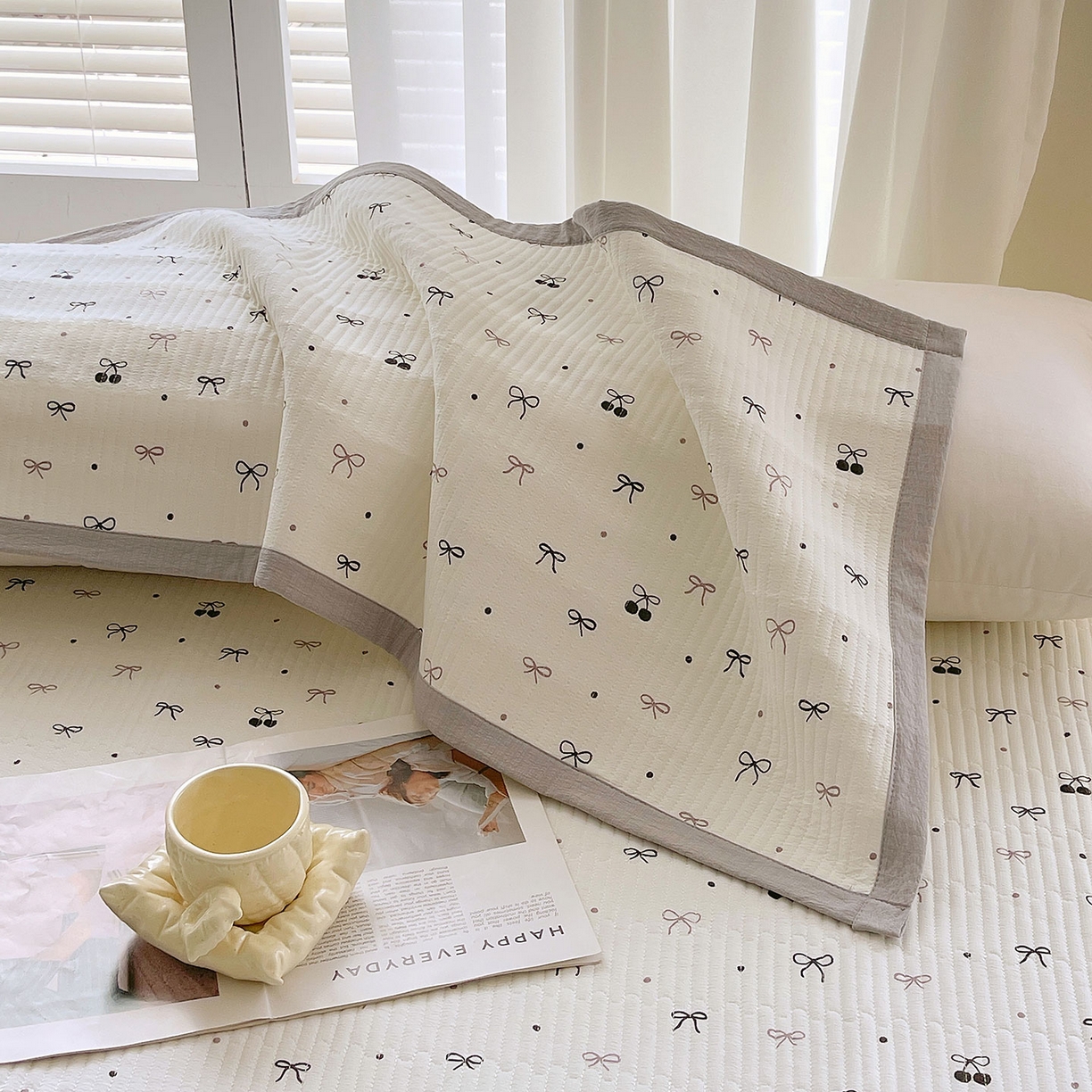 91家纺网 家纺一手货源 找家纺 雨彤家纺 2025新款A类双层纱夹棉双人枕巾 黑樱梦境