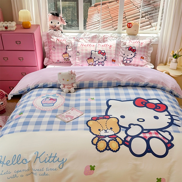 91家纺网 家纺一手货源 找家纺 2025新款大版三丽鸥系列 纯棉床单全棉床裙学生三四件套 花边款 凯蒂猫和熊-白花边