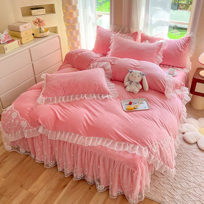 91家纺网 家纺一手货源 找家纺 唐人居 2025新款宝宝绒蕾丝花边四件套--米朵系列 米朵-樱桃粉