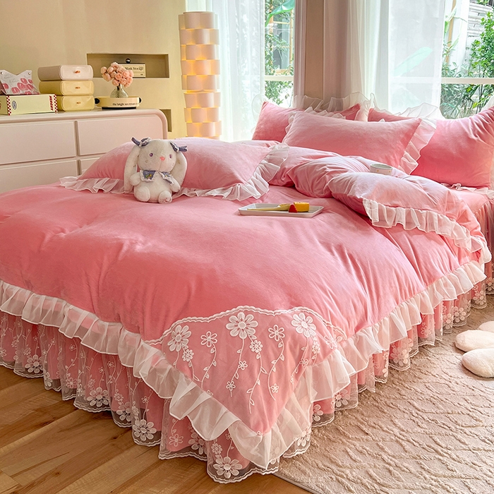 91家纺网 家纺一手货源 找家纺 唐人居 2025新款宝宝绒蕾丝花边四件套--米朵系列 米朵-樱桃粉