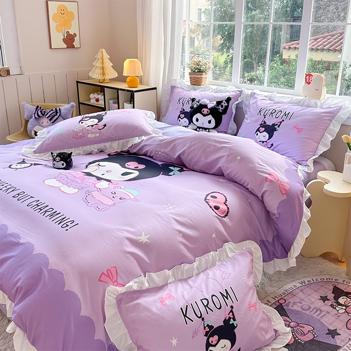 91家纺网 家纺一手货源 找家纺 2025新款大版三丽鸥系列 纯棉床单全棉床裙学生三四件套 花边款 巴库库洛米-白花边