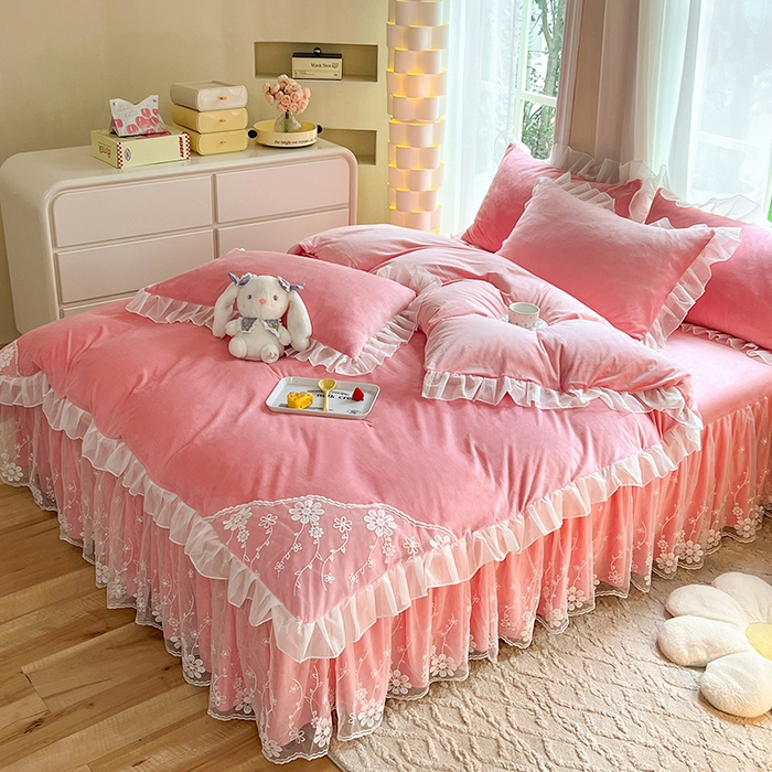 91家纺网 家纺一手货源 找家纺 唐人居 2025新款宝宝绒蕾丝花边四件套--米朵系列 米朵-樱桃粉