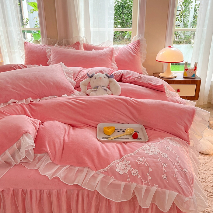 91家纺网 家纺一手货源 找家纺 唐人居 2025新款宝宝绒蕾丝花边四件套--米朵系列 米朵-樱桃粉