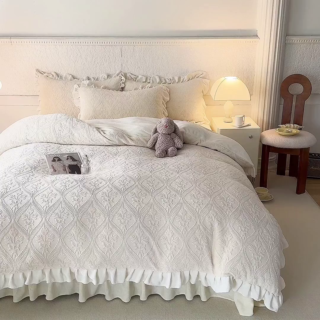 91家纺网 家纺一手货源 找家纺 （总）唐人居 2025新款雕花牛奶绒花边款四件套--摩卡庄园系列