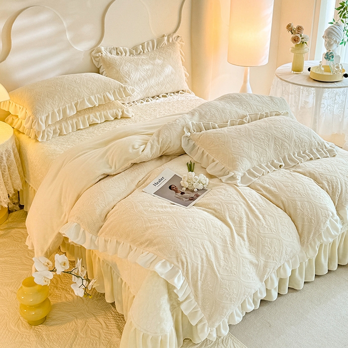 91家纺网 家纺一手货源 找家纺 （总）唐人居 2025新款雕花牛奶绒花边款四件套--摩卡庄园系列